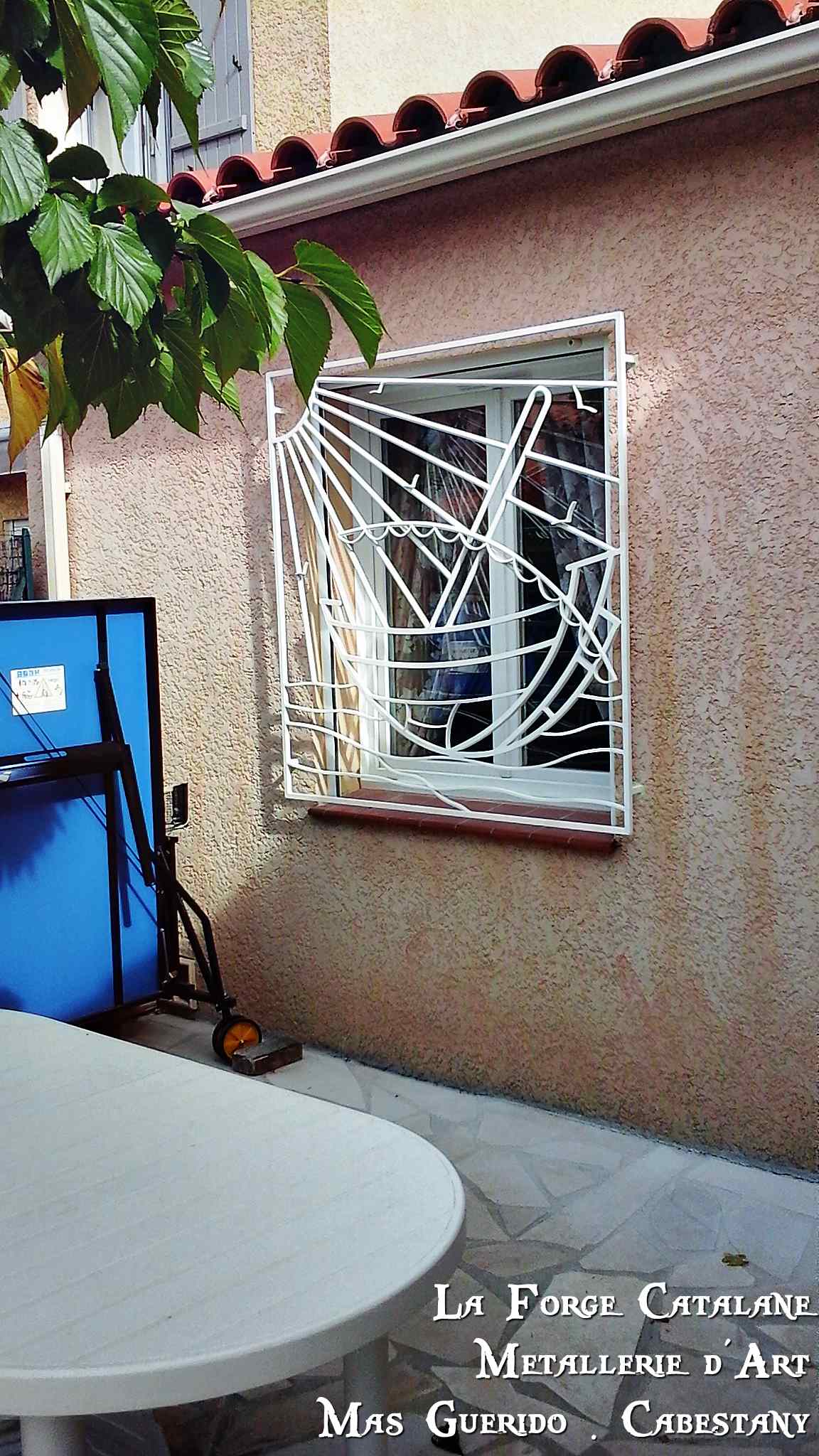 grille protection fixe soleil collioure barque fer Forge Catalane Cabestany.jpg